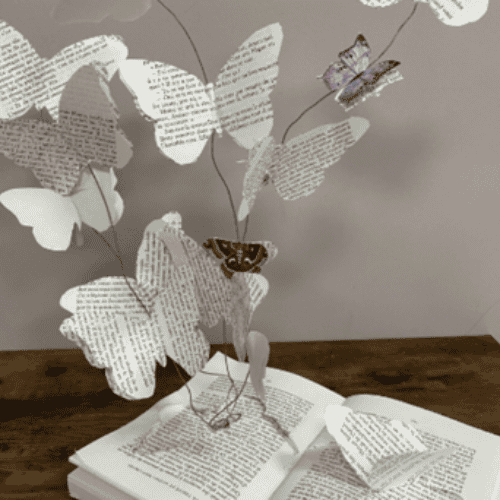 Créer avec les fruits du désherbage : livres pliés, sculptés et détournés